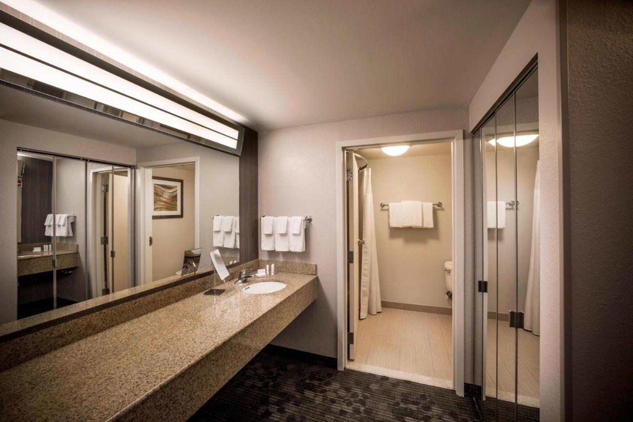 Courtyard By Marriott Norfolk Downtown Otel Dış mekan fotoğraf