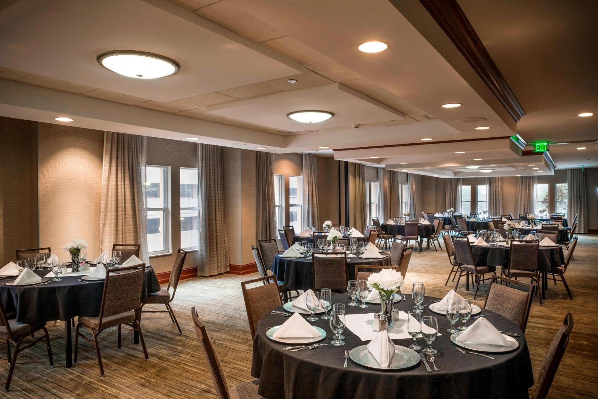 Courtyard By Marriott Norfolk Downtown Otel Dış mekan fotoğraf