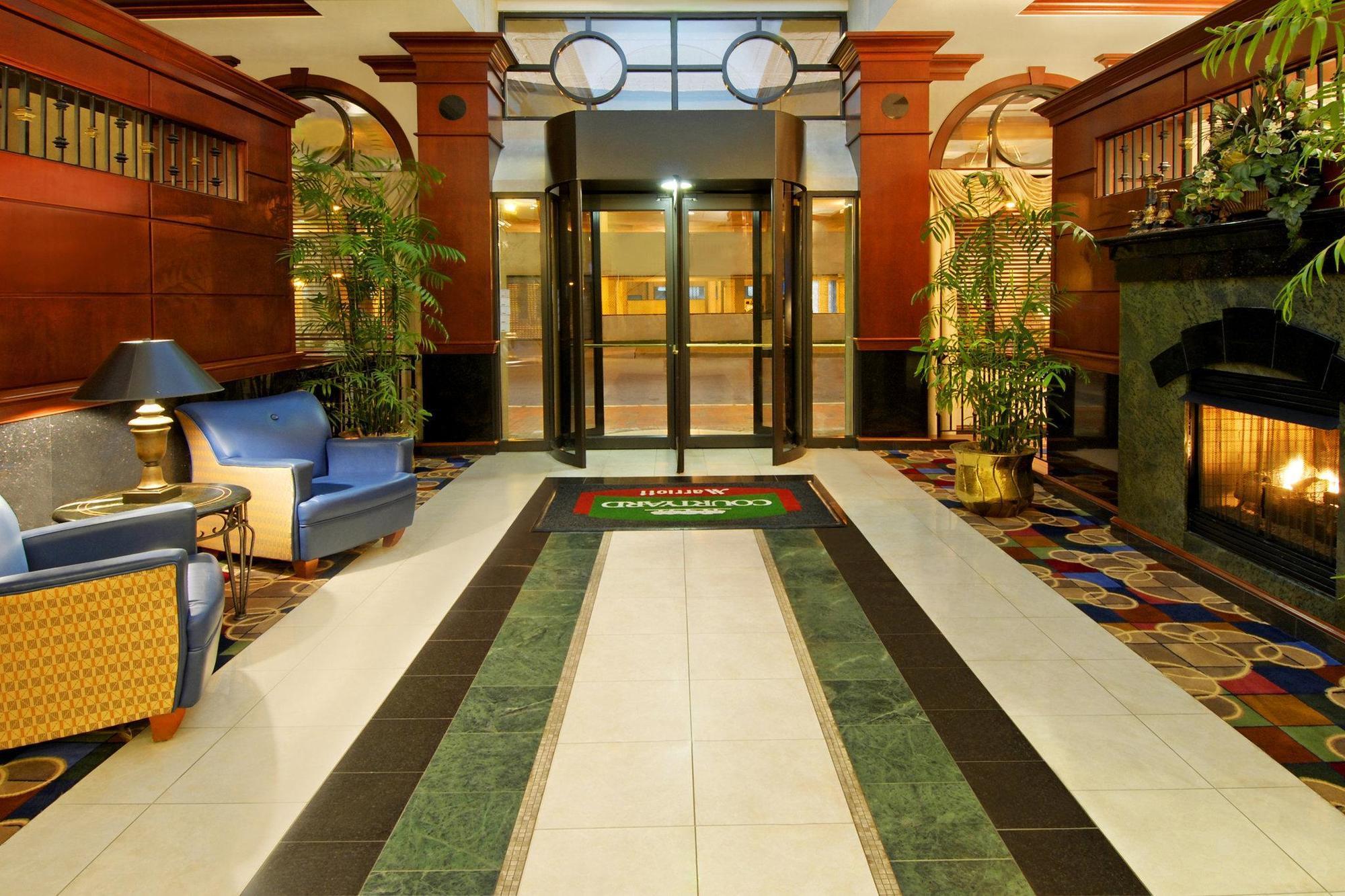 Courtyard By Marriott Norfolk Downtown Otel Dış mekan fotoğraf