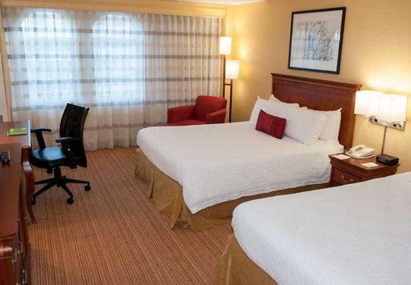 Courtyard By Marriott Norfolk Downtown Otel Dış mekan fotoğraf
